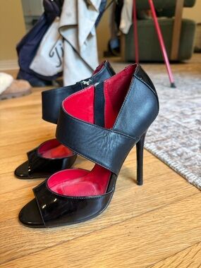 Charles Jourdan Black Leather Heels